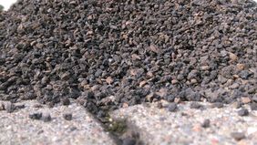 Close-up of our CN winter grit